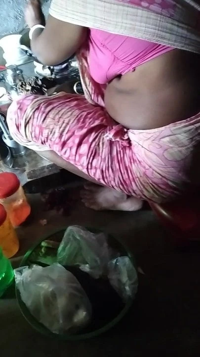Bhabi back hip