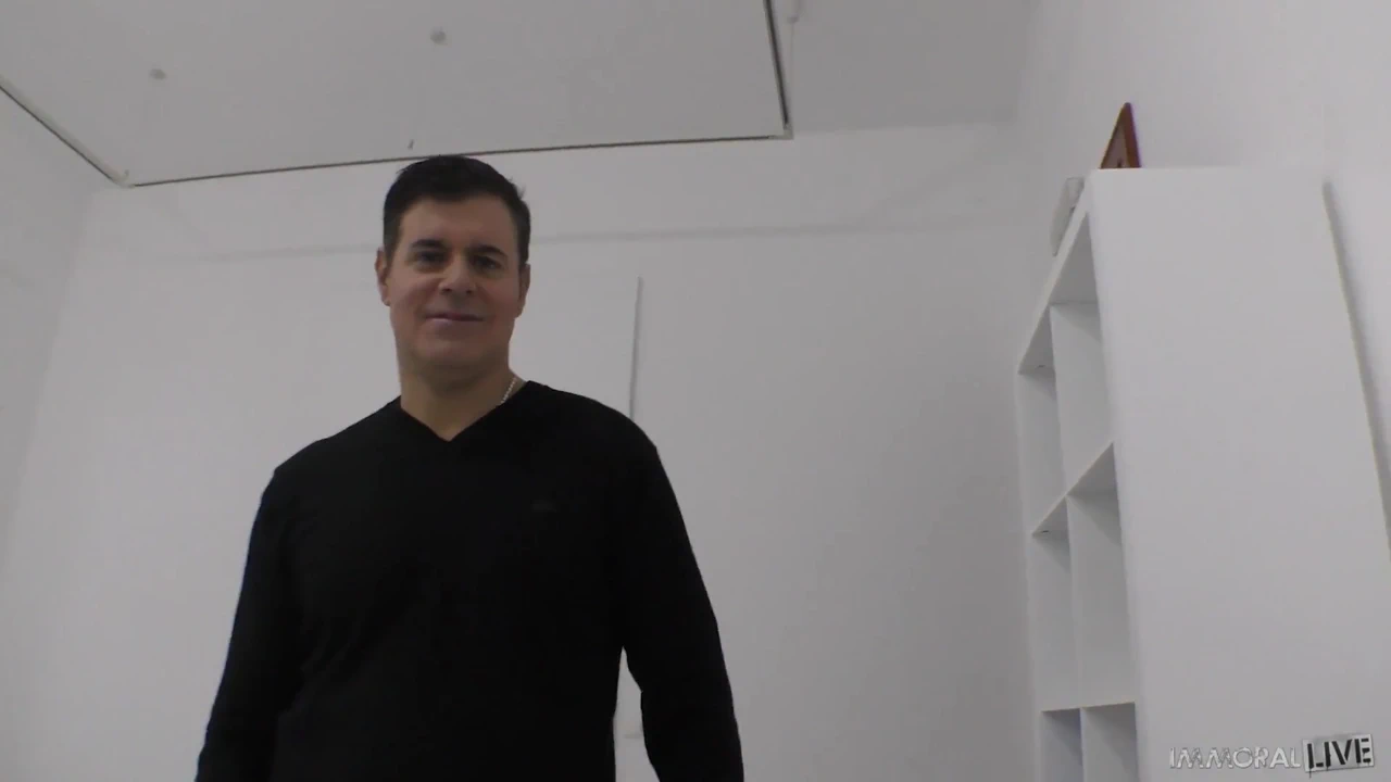 Sexy Cheerleader Lara Duro Gives Rimjob and Gets a Creampie