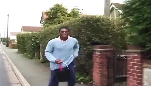 Büyük Omar'ın İngiliz maceraları: arka pencere temizleyicisi (2001)