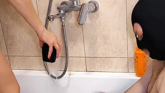Karım anal seksten önce götünü temiziyor. Lavman. Ep 30611