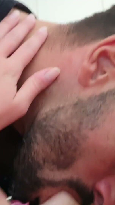 Meia-irmã e meio-irmão pegos fazendo sexo em casa com muita foda suja em primeiro plano e enorme gozada dentro de sua buceta | Clipe 3