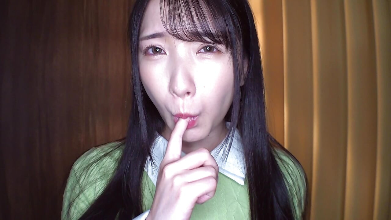 우아한 와이프. 한 번의 표정과 그녀는 완전히 바뀝니다