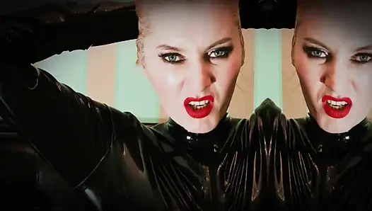 Кончай его между моих ног