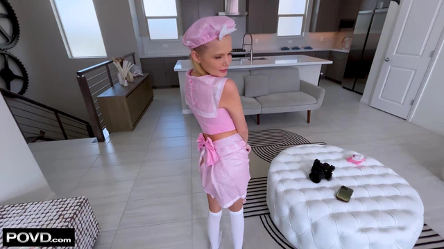 Cosplay Cum Dumpster Lets Photographer Play With Her Pussy