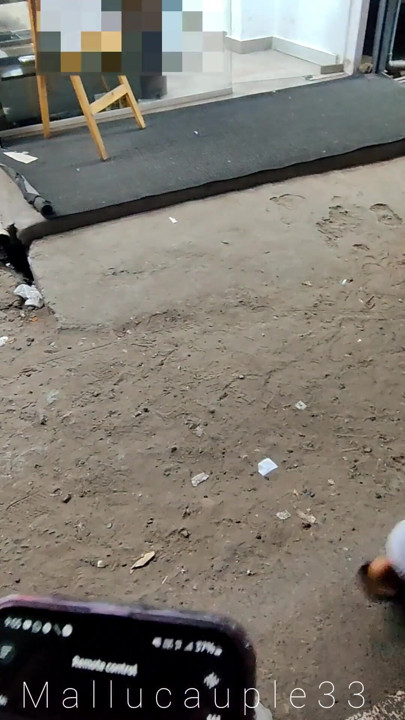 馬魯女孩在公共場所高潮被控制 | 短片 1