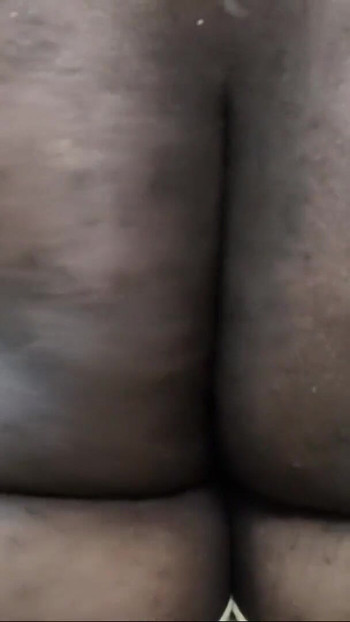 Je suis entré dans la maison pour voir nu quand mon ami n’était pas à la maison. | Clip 1