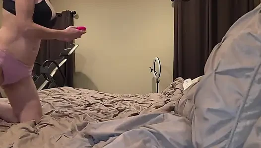 Büyük memeli orta yaşlı seksi kadın mastürbasyon yapıyor