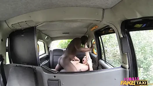 Female Fake Taxi - sopir taksi nyepong raksasa pria kulit hitam
