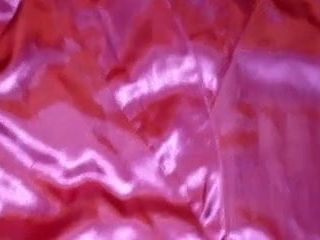 Рожевий атласний халат