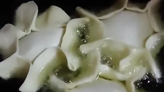 Çok yaşa ülke! Arkadaşlar, pastalar ve seks