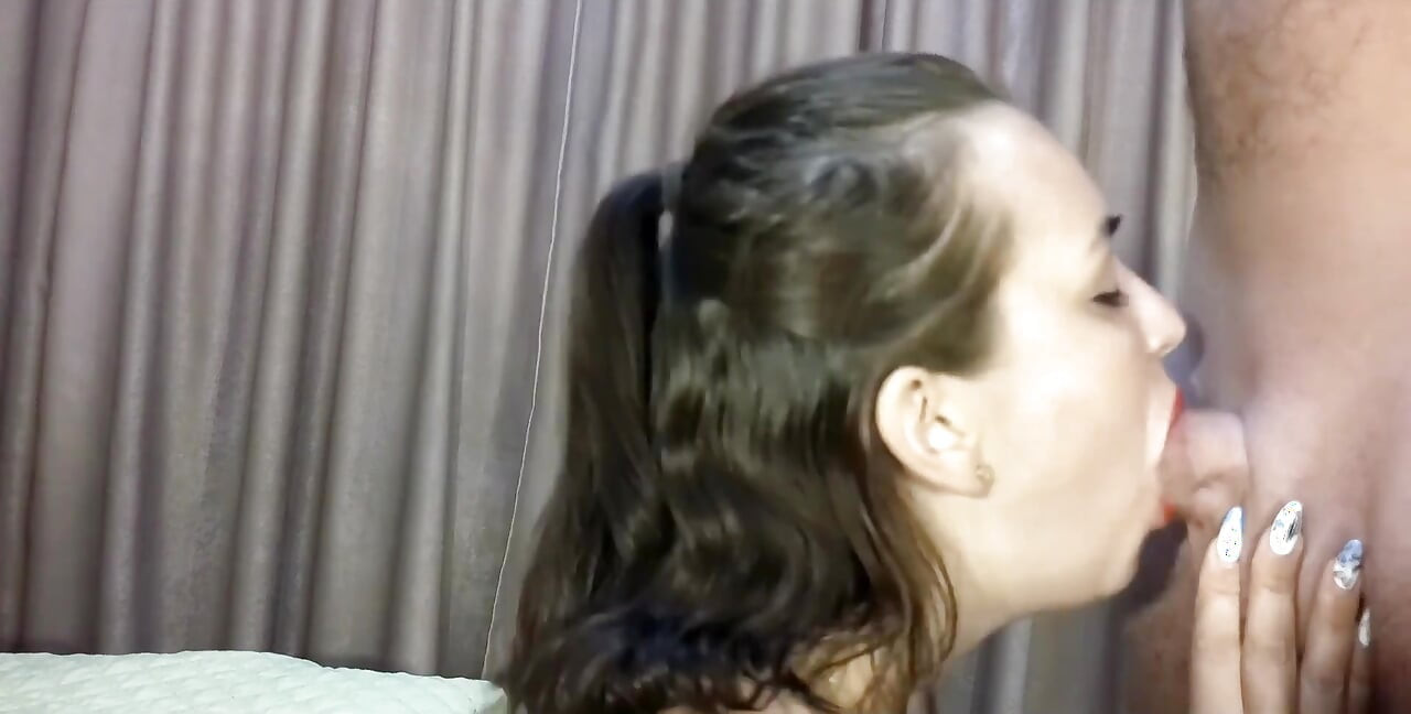 4K. Blowjob. Deepthroat mens du ridder og leker fitte. Full film