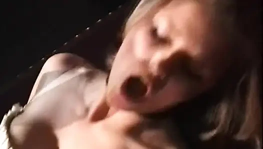 Seks threesome dan 1 cowok ngentot di bar sama pelaut. 2 adegan dalam 1