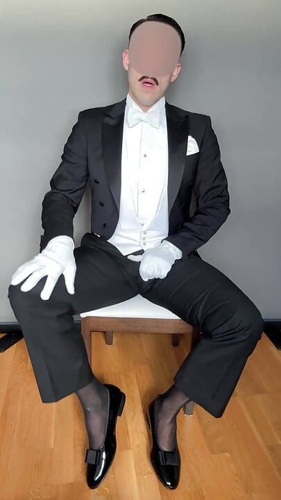 Gentleman in Tails Jerks off Into His Patent Leather Shoes