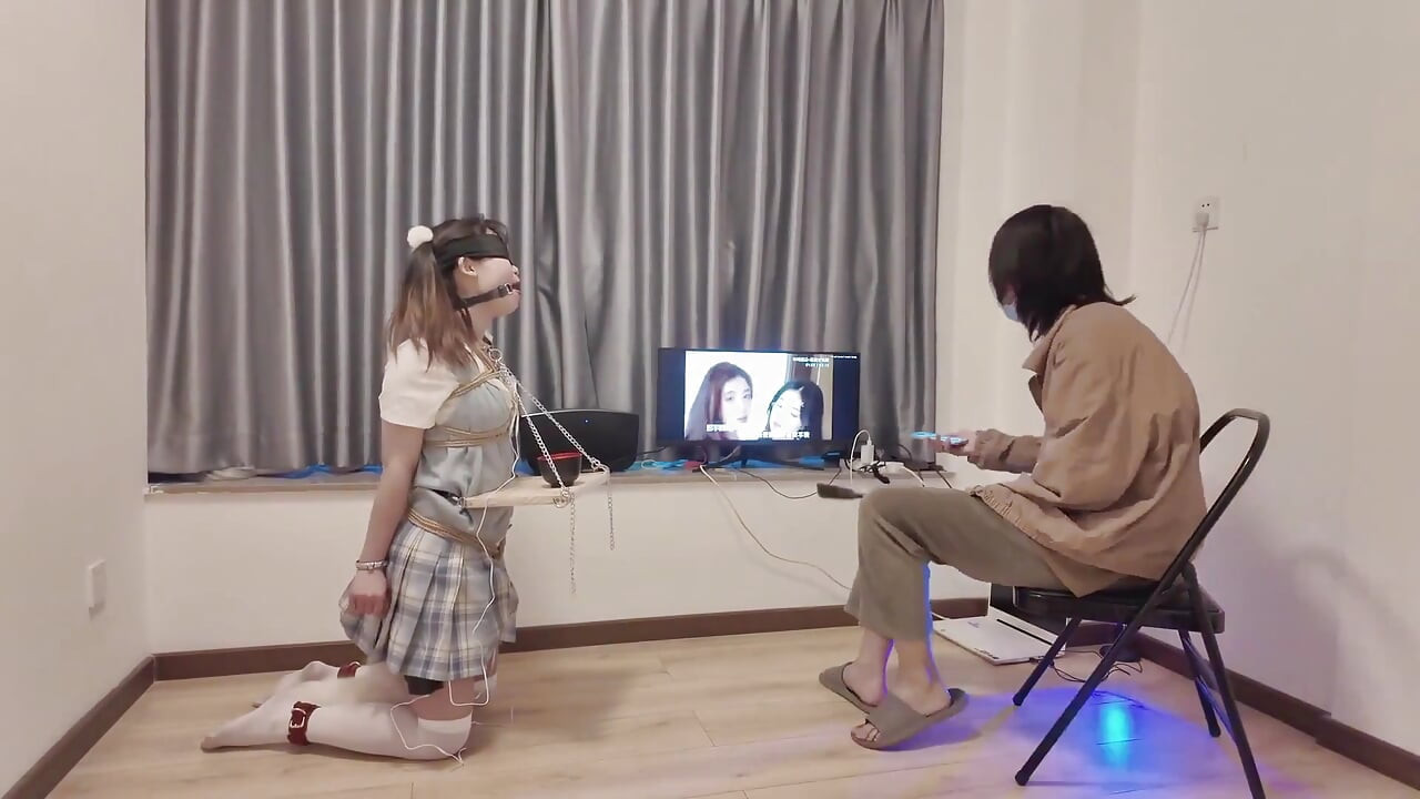 Hs021-an Asian Girl in School Uniform Was Disciplined