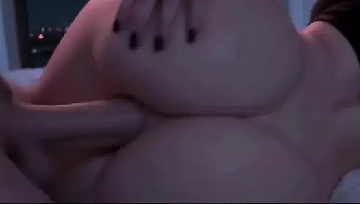 Tante seksi bertato dan memikat lagi asik nyepong kontol besar sampai tenggorokan