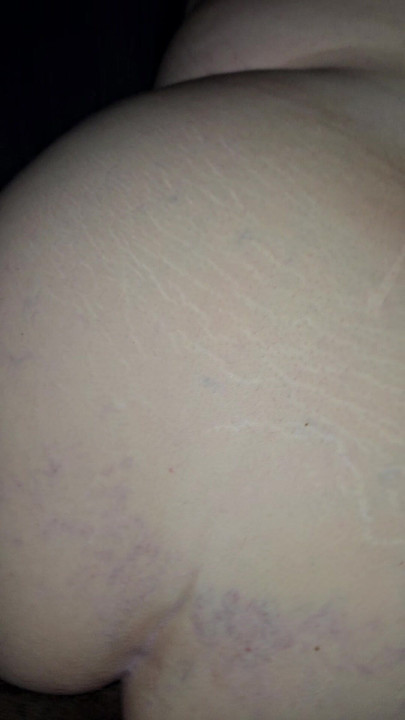 Žena sa velikim sisama Meag Pie svršava na VELIKOM CRNOM KURCU