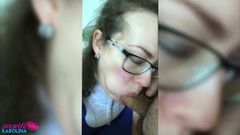 Une prof russe suce une bite après l'école