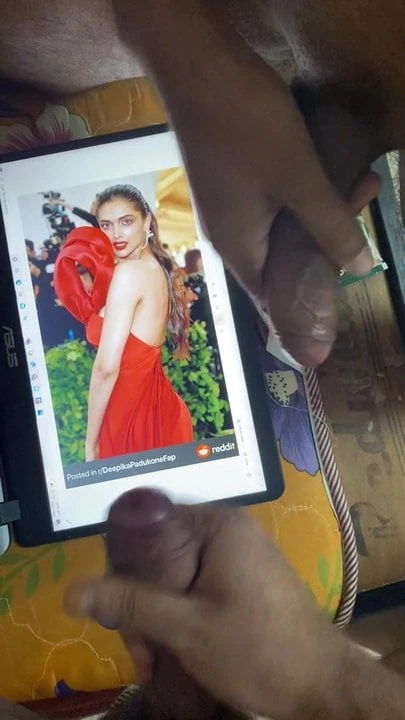 Deepika Padukone mutual masturbation. 2 dicks on deepika