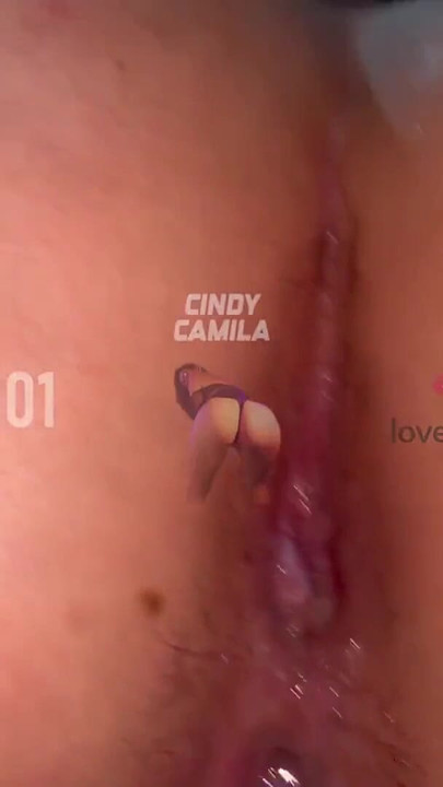 Moment emblématique de « Creampie - ma voisine salope m’accueille dans son appartement et je finis par lui baiser son petit cul »