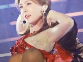 Apink Hayoung кончает на ее сексуальные подмышки в этом красном платье