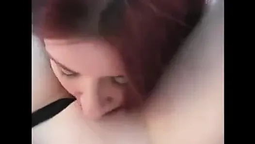 Lesbian loves to eat pussy