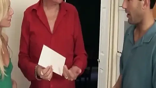 Sarışın orta yaşlı seksi kadın kıllı olgun yarağa binerken sert fışkırtıyor