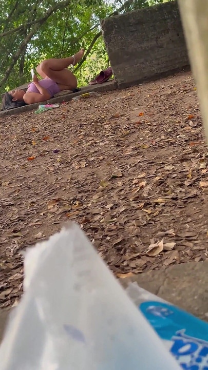 隣人が自慰行為をしているところを見つかった