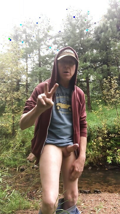 アダム・ケイが山でジャッキオフ