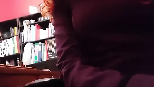 Шанталь настолько шаловлива, что ей не стыдно везде