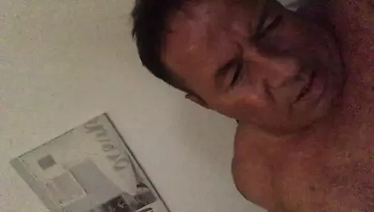 Eşcinsel arkadaş olmadığında hep yapay penisle kendimi beceririm