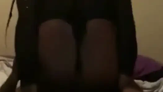 Mein stiefvater ist bei uns eingezogen und wir haben spät in der nacht ein bisschen spaß