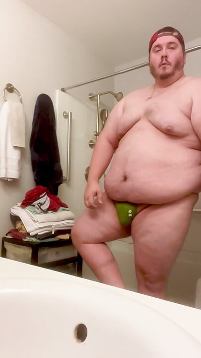 Amateur American Sumo Wrestler Bubba Burly Chub Checking Himself Out