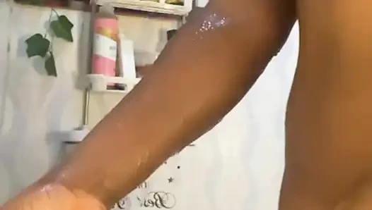 Duş, göt parmaklama amcık ve dildo