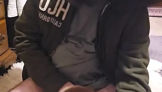 En sevdiğim kürklü kapüşonlu kız kürküme hizmet ediliyor. Makine