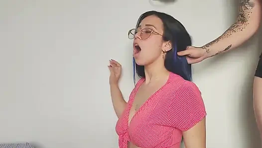 Шлёпки и минет, сексуальная худая латиноамериканка встречает мой фетиш