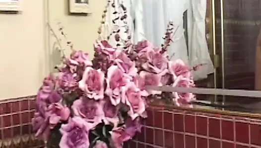 Pesta seks lesbian bareng cewek nakal dengan pantat bahenol ini!