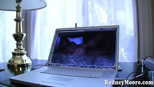 Büyük doğal ve kıllı amcık