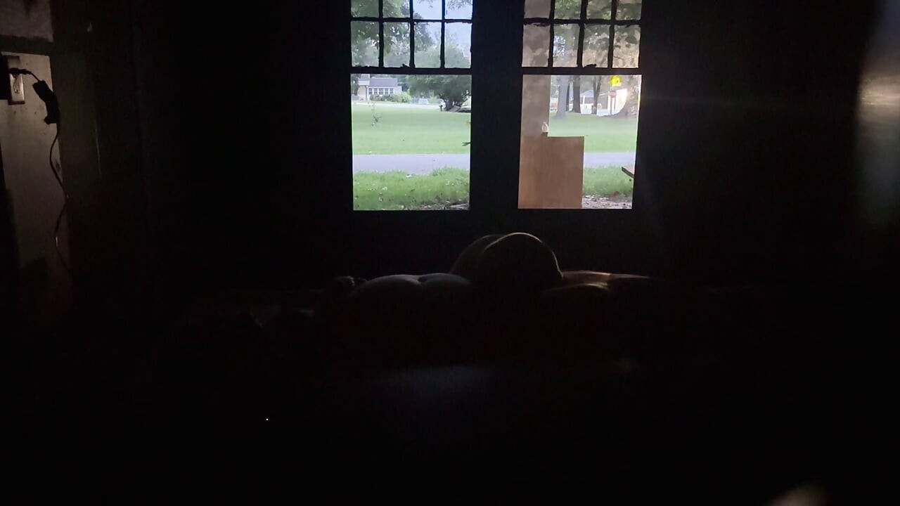 Žena sa velikim sisama jede pičku