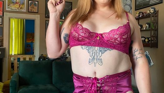 Garota trans - nova lingerie e protuberância fofa