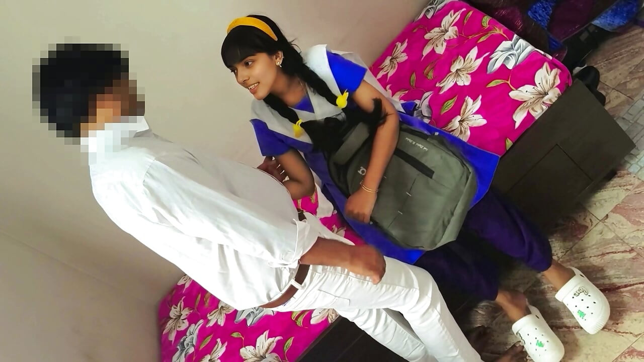 美しいインド人女子校生が制服姿でアナルファックされる