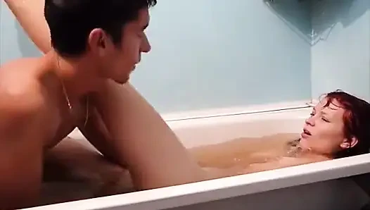 Terangsang di kamar mandi