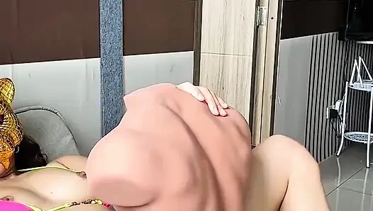 Teen pinay - spaß mit ihrer neuen männlichen puppe aus Tantaly haben