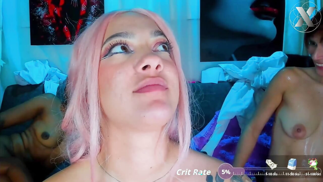 वह चिल्ला रही थी जबकि मैं उसे जोर से चूस रहा था