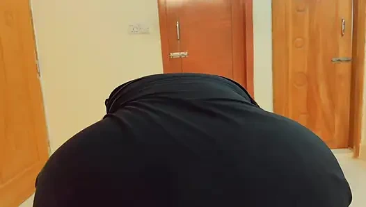 Gece yarısı açık ve ateşli üvey annem benden sikişmek istiyor... h büyük göğüsleri ve yarağımı emdikten sonra yarağıma biniyor