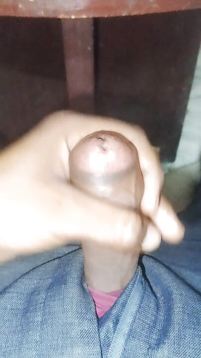 The Hamdsom boy spat in his thick dick in the office, playing with a spit, spilled all the water on himself.