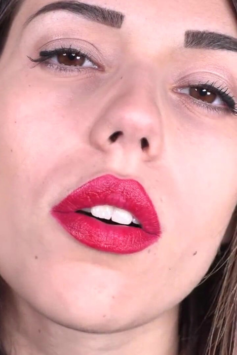 Smoking and face fetish with amazing teen