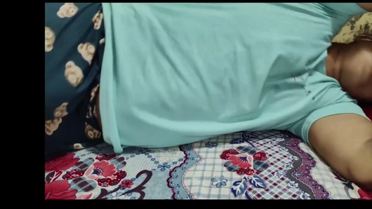 Bhabhi devar berhubungan seks di kamar tidur ketika suami tidak di rumah