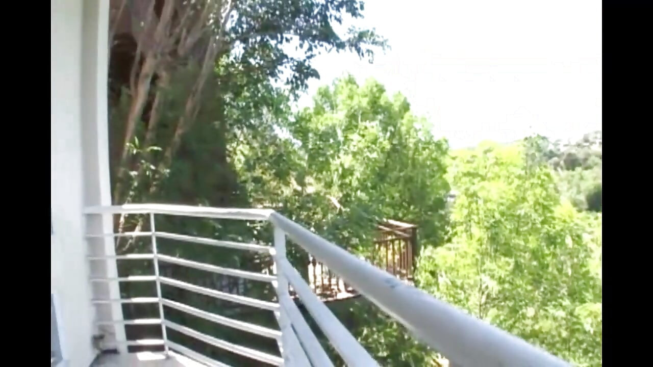 거유 창녀를 위한 애널 쓰리섬