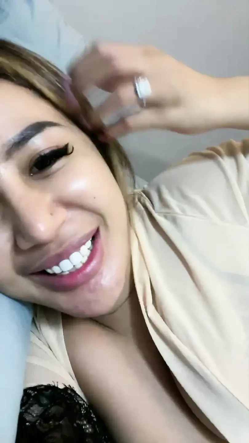 She is cute wanna fucked by random viewers