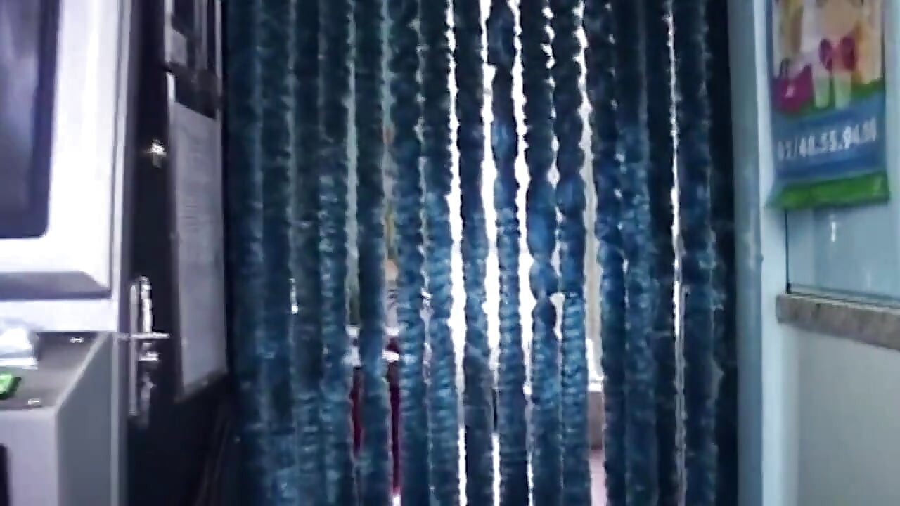 Com tesão milf seduz garanhão para fumegante banheiro martelando